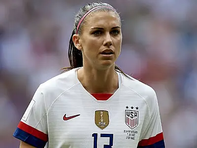 Estrela dos EUA, Alex Morgan diz que melhorou seu futebol após ser mãe