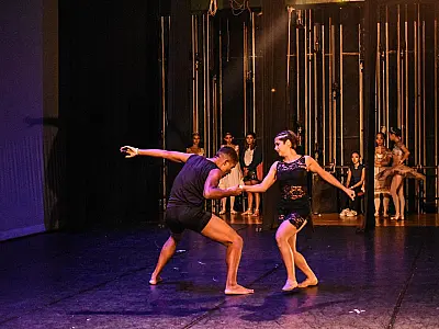 Bailarinos apresentam coreografias premiadas para celebrar o Dia Internacional da Dança
