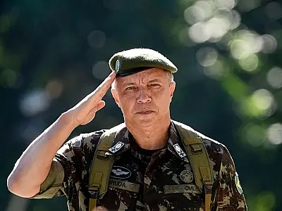 Bolsonaro nomeia comandante do Exército escolhido por Lula