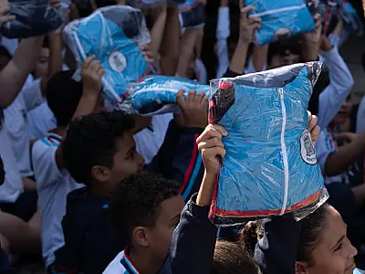 Prefeitura de Bertioga distribui cerca de 30 mil peças de uniforme de inverno para alunos
