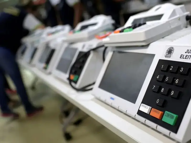 Bolsonaro diz que fará auditoria privada nas urnas e adota tom de ameaça ao TSE