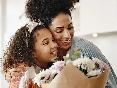 Dia das Mães 2025 terá ticket médio mais alto, diz Sincomércio.