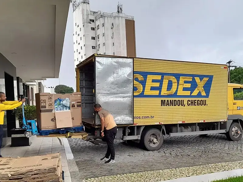 Correios suspendem recebimento de roupas doadas ao Rio Grande do Sul