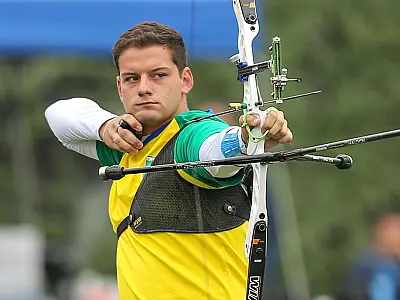 Marcus D'Almeida assume liderança do ranking mundial do tiro com arco