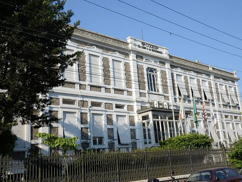Golpes no whatsapp divulgam vagas de trabalho inexistentes no Porto de Santos