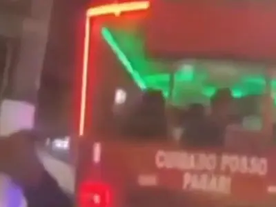 Animador vestido de Homem-Aranha cai de trem em movimento no Guarujá