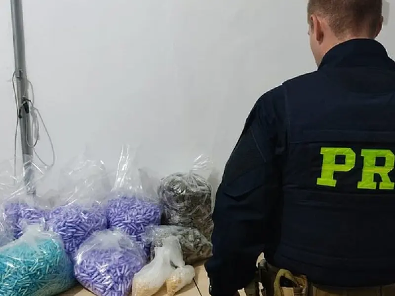 Polícia Rodoviária Federal apreende cerca de 18kg de drogas dentro de ônibus