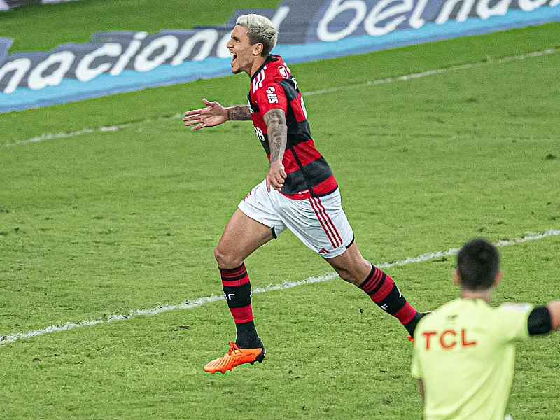 Bruno Henrique garante vitória do Flamengo sobre o Athletico-PR