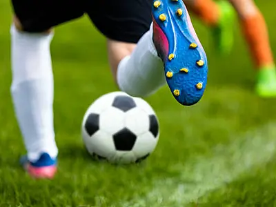 Projeto Bola na Área abre 200 vagas de aulas gratuitas de futsal e handebol para jovens em Santos