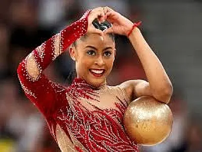 Babi Domingos fica em 10º na final individual da ginástica rítmica