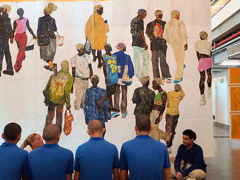 Jovens da Fundação CASA Guarujá exploram arte contemporânea no Sesc Paulista