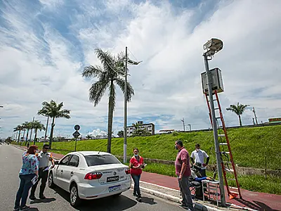 Equipamento de controle de velocidade passa por aferições em Praia Grande