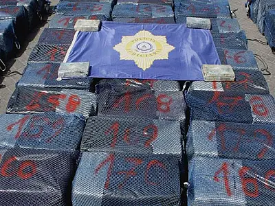 Brasileiros são presos em Cabo Verde em navio com 5,7 mil kg de cocaína
