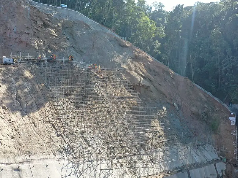Obras de contenção do Morro Barreira do João Guarda avançam a cada dia