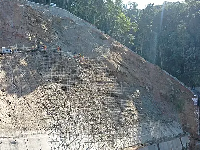 Obras de contenção do Morro Barreira do João Guarda avançam a cada dia