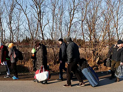 Ucranianos em fuga começam a chegar à Europa Central