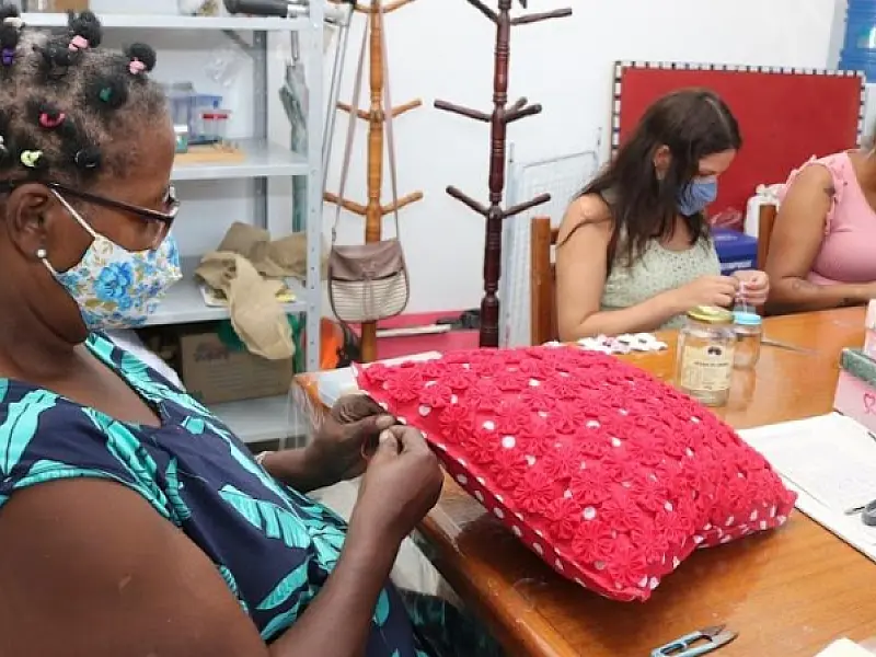 Feira expõe artesanato criado por pacientes em reabilitação social
