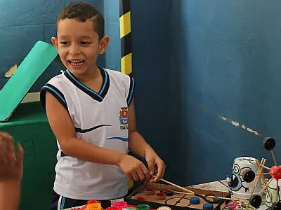 Escola Municipal José de Souza promove exposição de sucatas