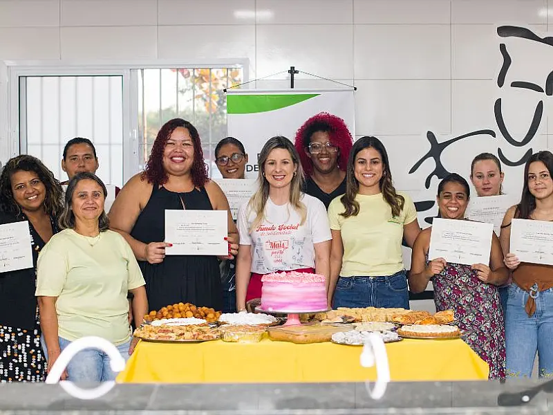 Primeira turma do projeto Cozinhalimento de São Vicente comemora formatura