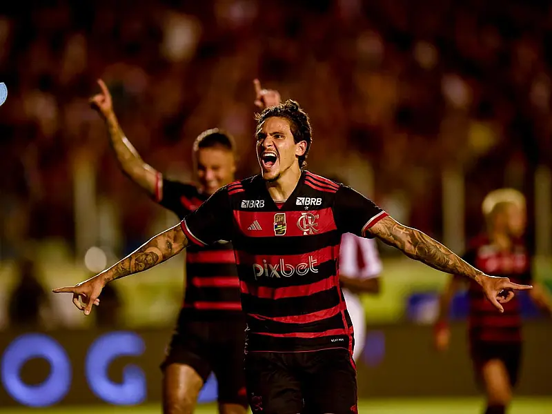 Pedro brilha, Flamengo vence com festa em Aracaju e assume ponta do Carioca