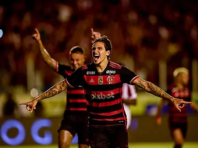 Pedro brilha, Flamengo vence com festa em Aracaju e assume ponta do Carioca