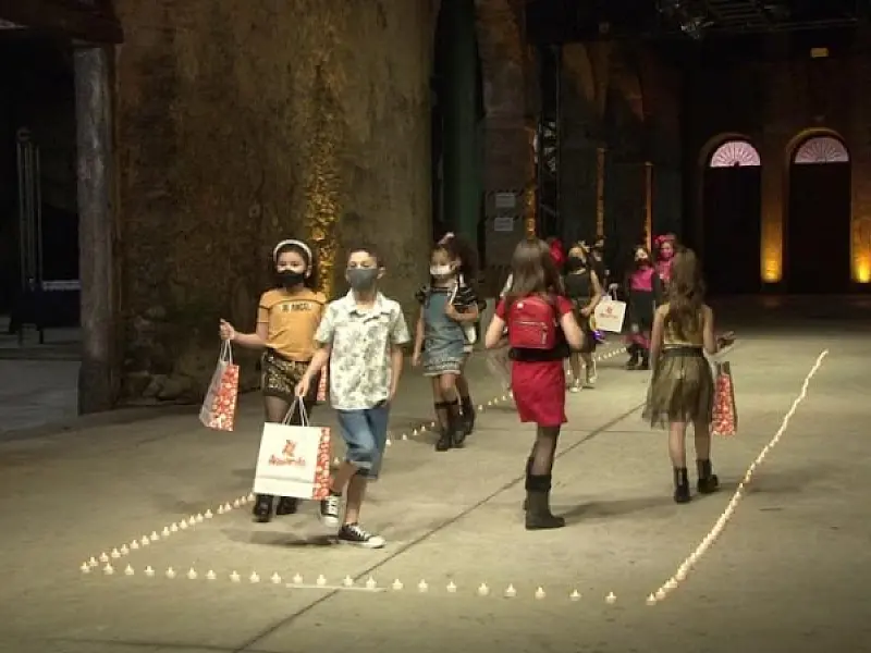 Desfile de moda arrecada alimentos para o Fundo Social de Santos
