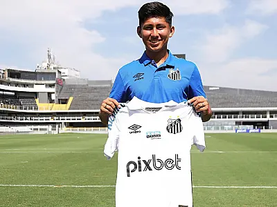 Atleta boliviano das categorias de base do Santos completa 18 anos e assina contrato profissional