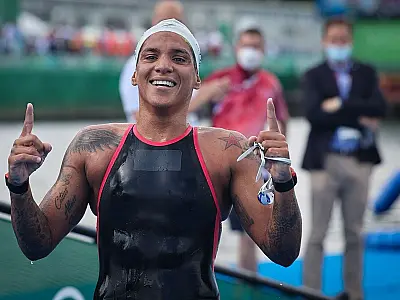 Tarde de autógrafos com a campeã olímpica Ana Marcela Cunha 
