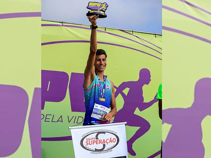 Atleta de apenas 15 anos vence 'Corrida pela Vida' na Praia da Enseada