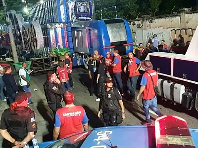 Criança sofre acidente em carro alegórico na abertura do Carnaval no Rio