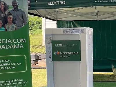 Guarujá recebe 120 geladeiras mais econômicas em ação da Neoenergia Elektro