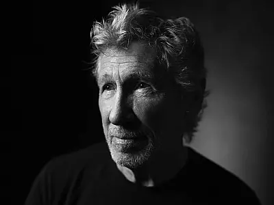 Roger Waters tira força de 'Dark Side of the Moon' em nova releitura prolixa