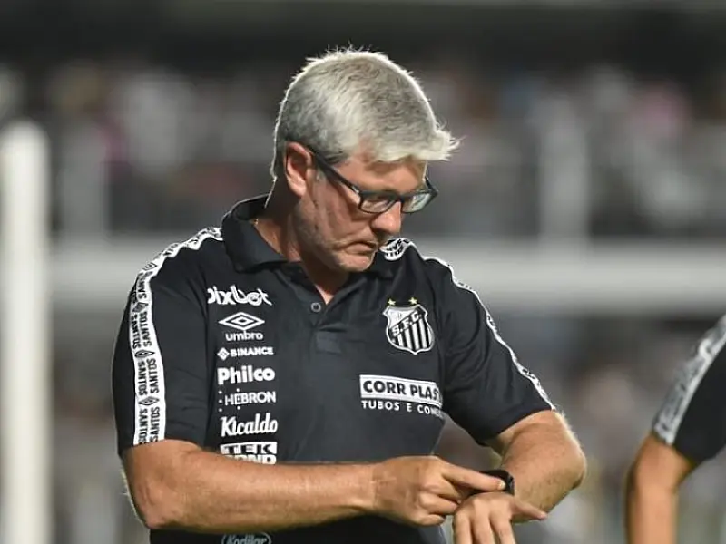 Santos tenta cumprir promessa de reforços, mas acumula negativas no mercado