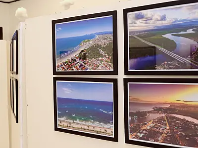Pinacoteca recebe exposição de fotos de Itanhaém, montada  com imagens aéreas