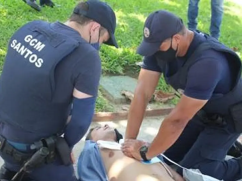 Guarda Municipal socorre vítima de parada cardíaca na Ponta da Praia