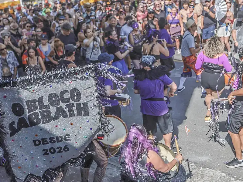 Em SP, bloco mistura clássicos do Black Sabbath com ritmos brasileiros