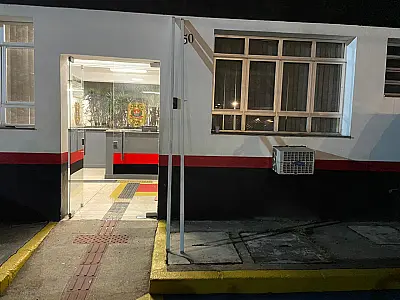 Guardas municipais prendem acusado de furtar barras de alumínio de portão na orla de Santos