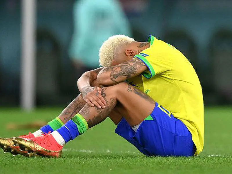 Neymar diz que voltará 'mais forte' após anúncio de cirurgia