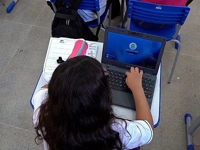 Acesso à internet em escolas da rede pública de São Paulo chega a 98,5% em 2025