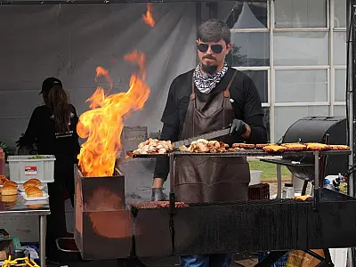 Festival de churrasco chega na Praça 22 de Janeiro, no Centro de São Vicente