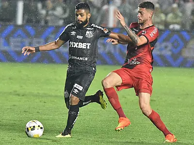 Santos bate o Athletico e volta a vencer no Brasileirão