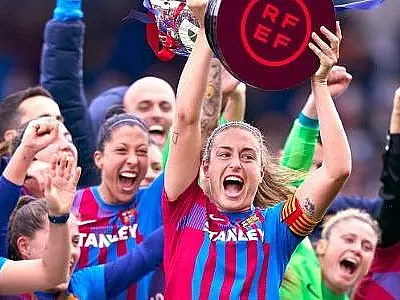 Barcelona faz 5 a 0 no Real Madrid e conquista título espanhol feminino