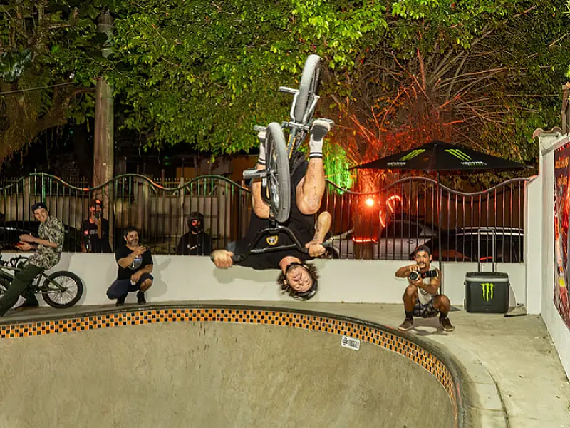 Torneio de BMX reúne mais de 400 pessoas em Guarujá