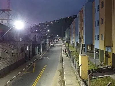 Nova iluminação já beneficia 11 vias de corredores de ônibus nos morros e Zona Noroeste