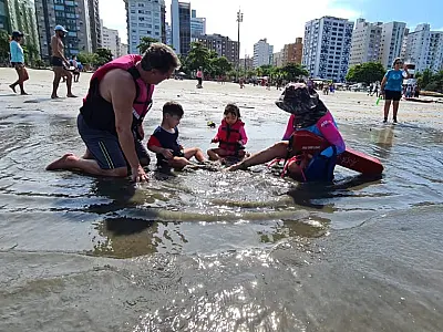 Atividades na praia de Santos conscientizam sobre a inclusão de pessoas com síndrome de Down