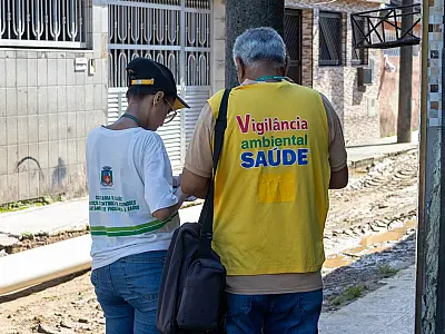 Agentes de endemias percorrem bairros de Cubatão em busca de focos de dengue