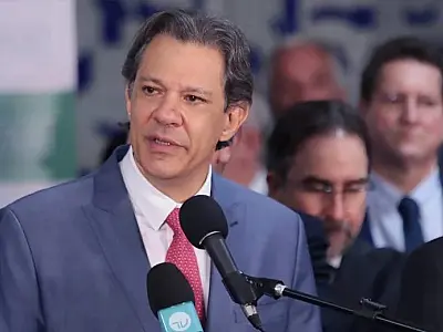 Em SP, presidente da Febraban declara "apoio institucional" a Haddad