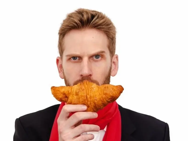Paul Cabannes apresenta o stand-up "Alma de Brasileiro" em Guarujá