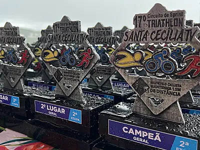 Praia da Enseada, no Guarujá, recebe 3ª etapa do 17º Sprint Triathlon neste domingo (30)