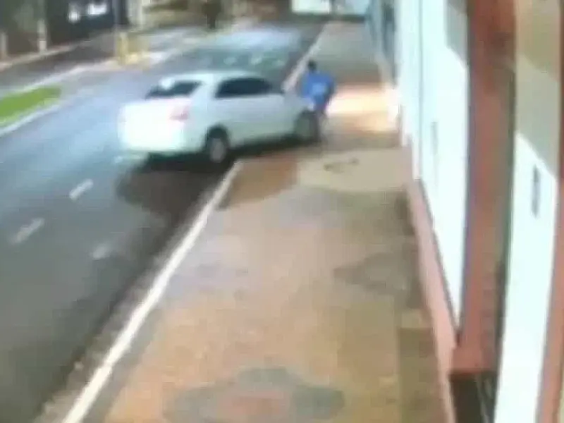 Veja o vídeo: frade é suspeito de atropelar homem após furto a paróquia